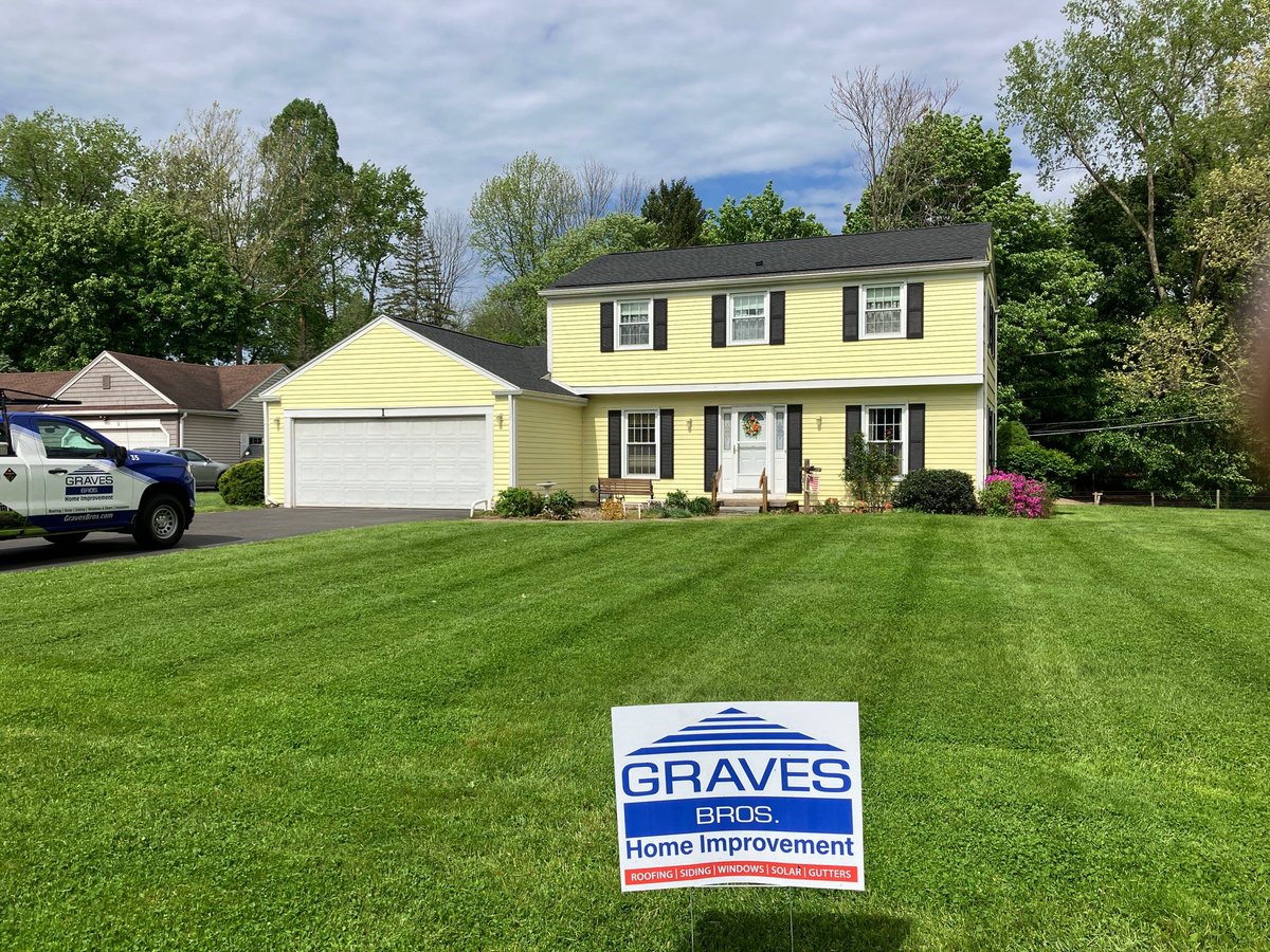 GravesBros's tweet photo. Another satisfied homeowner! 🏡 Our team at Graves Brothers completed a roofing makeover on this beautiful home. Ready to enhance your curb appeal? Contact us today! https://t.co/xExmo8vloL #HomeImprovement #Roofing #Siding #GravesBros https://t.co/oDpUkdSGA5