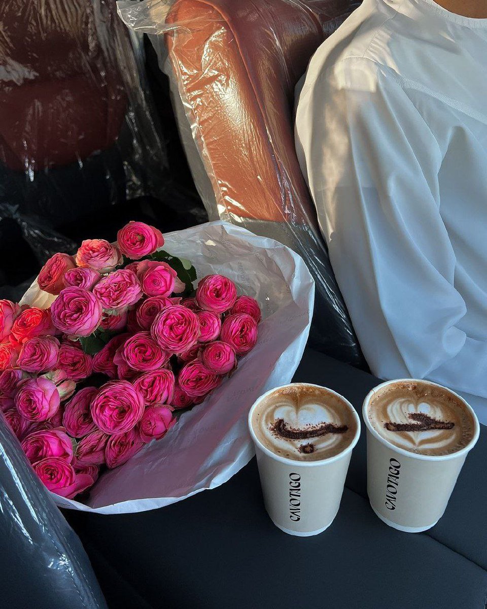 celiiacc8's tweet photo. #الحب_بجمله #كاريزما31 
#مطر_الليل 
اللهي اِجمع بَيني وَ بينَ اُمنية في قَلبي🤍. https://t.co/CdcRfIN8v7
