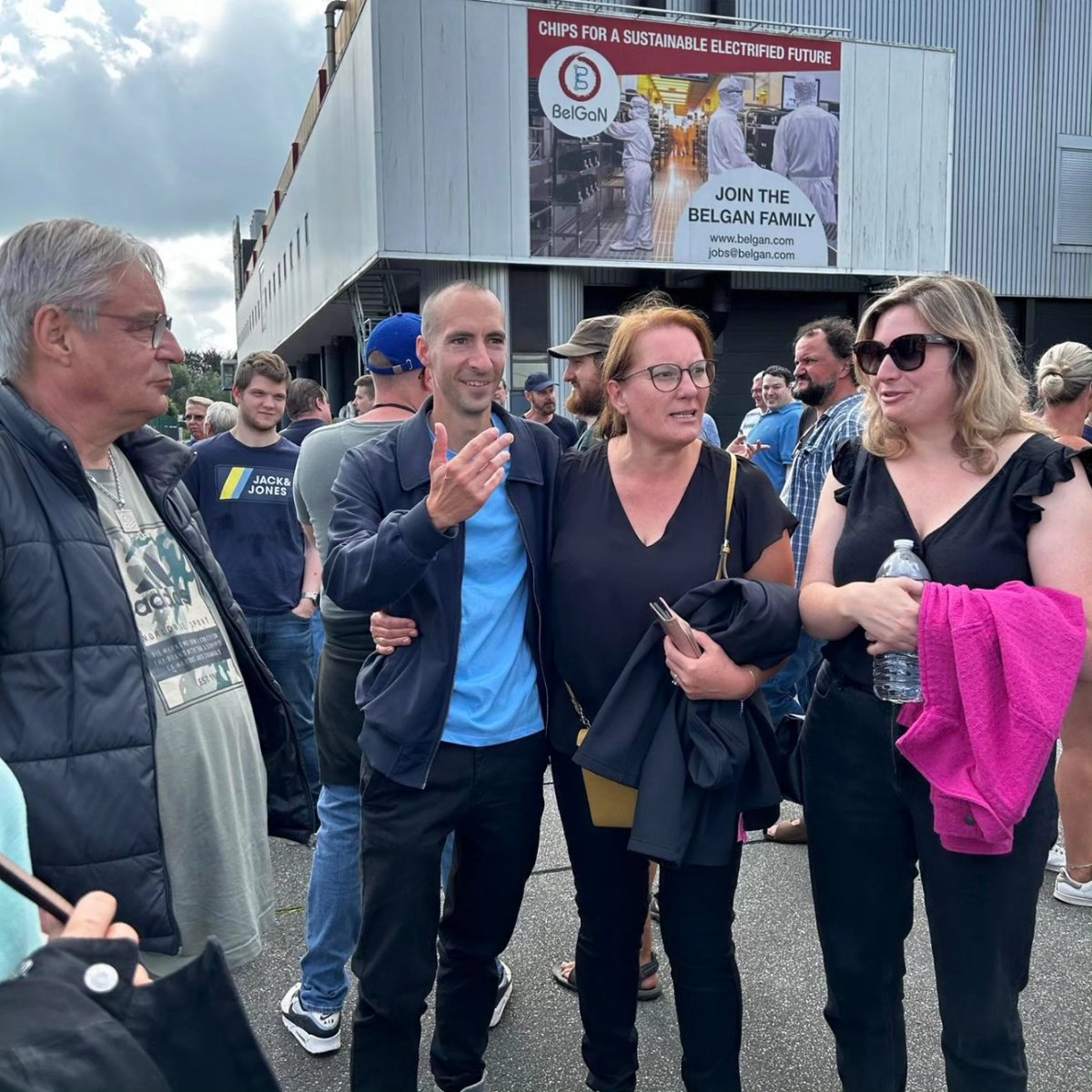 RobinTonniau's tweet photo. De #BelGaN werknemers en hun vakbonden hebben al mijn steun ✊ Je kan je niet inbeelden hoe moeilijk het nu is voor hen. 

Een overheidsparticipatie is ondertussen geen taboe meer. Het is wachten op een politiek signaal. https://t.co/pt4ilRXWov