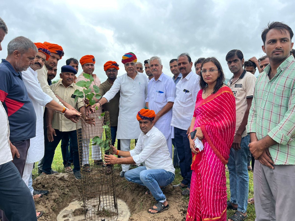 Prashantsahdev7's tweet photo. आज विधानसभा क्षेत्र आमेर की ग्राम पंचायत खोरा मीणा में हरियाली तीज के अवसर पर आयोजित ब्लॉक स्तरीय वृक्षारोपण कार्यक्रम में भाग लिया इसी प्रकार का एक कार्यक्रम जालसू ब्लॉक में स्थित ग्राम पंचायत महेशवास के ग्राम जलोई में भी आयोजित हुआ। https://t.co/SJh8wzquxX