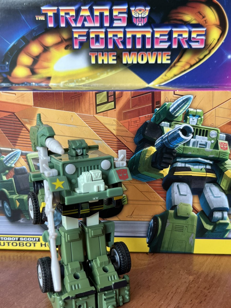 MachinaFlix's tweet image. Some good #Transformer finds this week at a nice little retro toy store at the beach! G1 Soundwave 40th Anniversary and Hound from the movie line. @transformers #YesterdaysFun