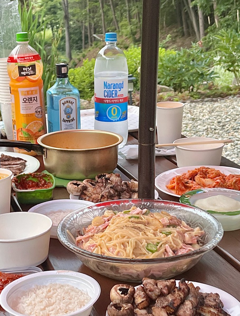 wwwmylifecom's tweet photo. 숙소 정보 묻는 푸슝소녀가
주기적으로 등장해서 적습니다..
저 노래방 기계하나로 영원히 놀수있음
조미료가 우리집보다 많음
벽난로 있어서 겨울에 가도 좋을듯
이불이 할머니댁폭닥이불 느낌이라 개꿀잠 자고옴 https://t.co/3oPOqfm5bs