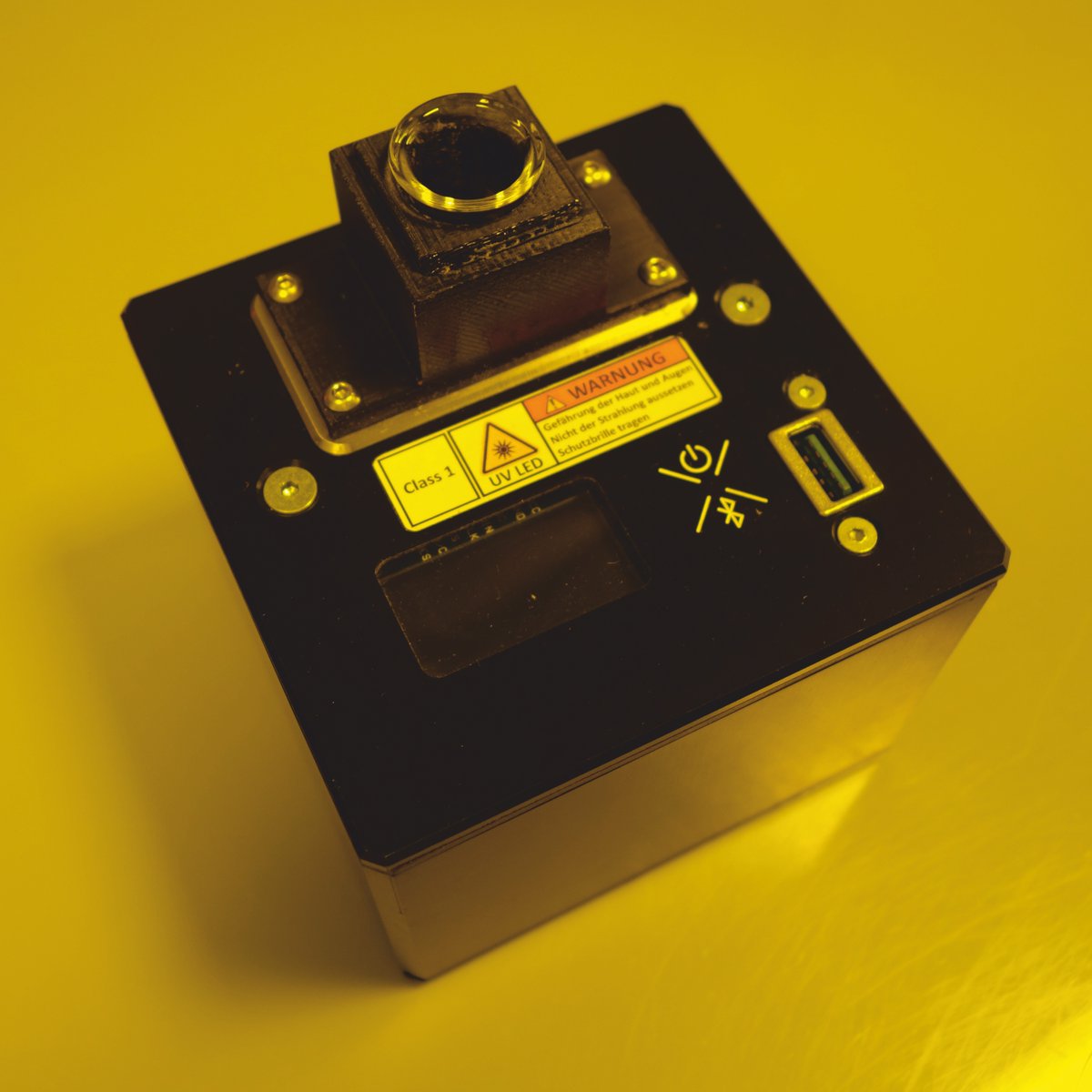 Wie lassen sich geringe #Ölschmutzungen vor Ort schnell prüfen? Die BAM hat dafür ein tragbares Gerät im #OpenAccess-Format entwickelt, das die Fluoreszenz-Fingerabdrücke von #Rohöl für den Test nutzt. Nachzulesen im #PaperdesMonats (Themenfeld #Umwelt): bam.de/Content/DE/Pap…