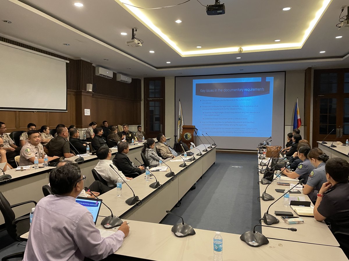 Rbarreto1s's tweet image. 📃 Last week, @UNODC organized a workshop to streamline #document requirements 4 release of prisoners in🇵🇭

⚖ Convened by @dojphofficial, it gathered the 4 main agencies (@officialbucor, #PPA, #BOPP &amp;amp; @bjmp_official) to forego docs &amp;amp; expedite release

🇯🇵 Funding @MOJ_HOUMU
