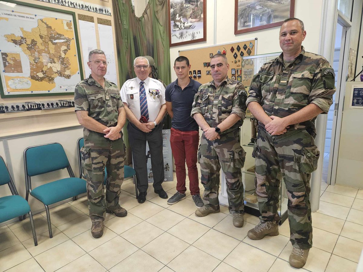 🪖 #FiersDeNosEngagés

Pendant l'été, le recrutement continue !

En août, 6️⃣8️⃣ nouveaux engagés ont signé leur contrat en zone @defense_ouest. Dès cette signature, ils intègrent la grande famille de l'@armeedeterre aux côtés de leurs sœurs et frères d’armes.

Bienvenue à eux ! 🤝