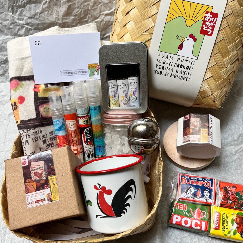 Littleclouds07's tweet photo. Habis ngumpulin toko-toko yang jualan hampers lucuuuu poll 🥹👌🏽

Cocok banget nih buat yg bingung cari kado atau hadiah kelulusan https://t.co/8uRoosnQGg