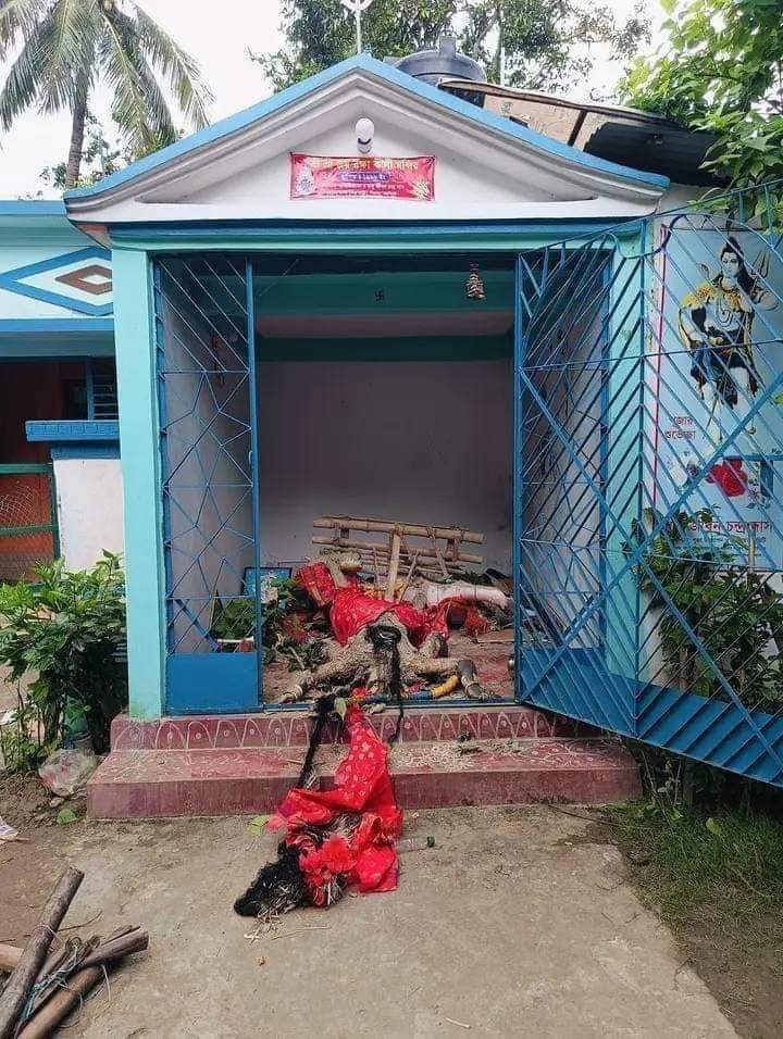Temple idol vandalized in Bharat Kandi area of ​​Shivpur, Narsingdi... #alleyesonhindusinbangladesh #savebangladeshihindustemple #SaveBangladeshiMinorites #helpbangladeshihindus #SafeBangladeshiHindus #savebangladeshihindu  #SaveBangladeshiHindu #SaveHinduTemples #SaveHindusInBD