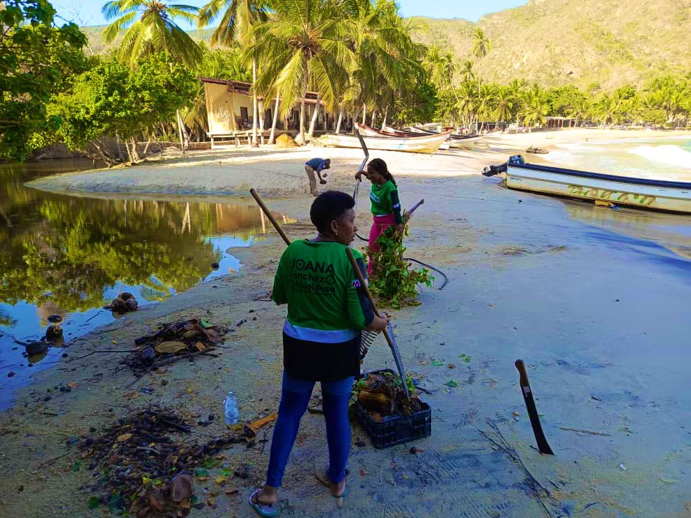 eje_chuao's tweet photo. #07AGO Serpumar Cepe, realiza Mantenimiento y Limpieza a la Playa, Recolección de desecho sólido, podas Preventivas y Desmalezamiento, Embelleciendo cada rincón de Mariño, siguiendo orientaciones del Presidente @nicolasmaduro y Nuestra Alcaldesa @johanitakenpo💚. https://t.co/yjzPNAACKa
