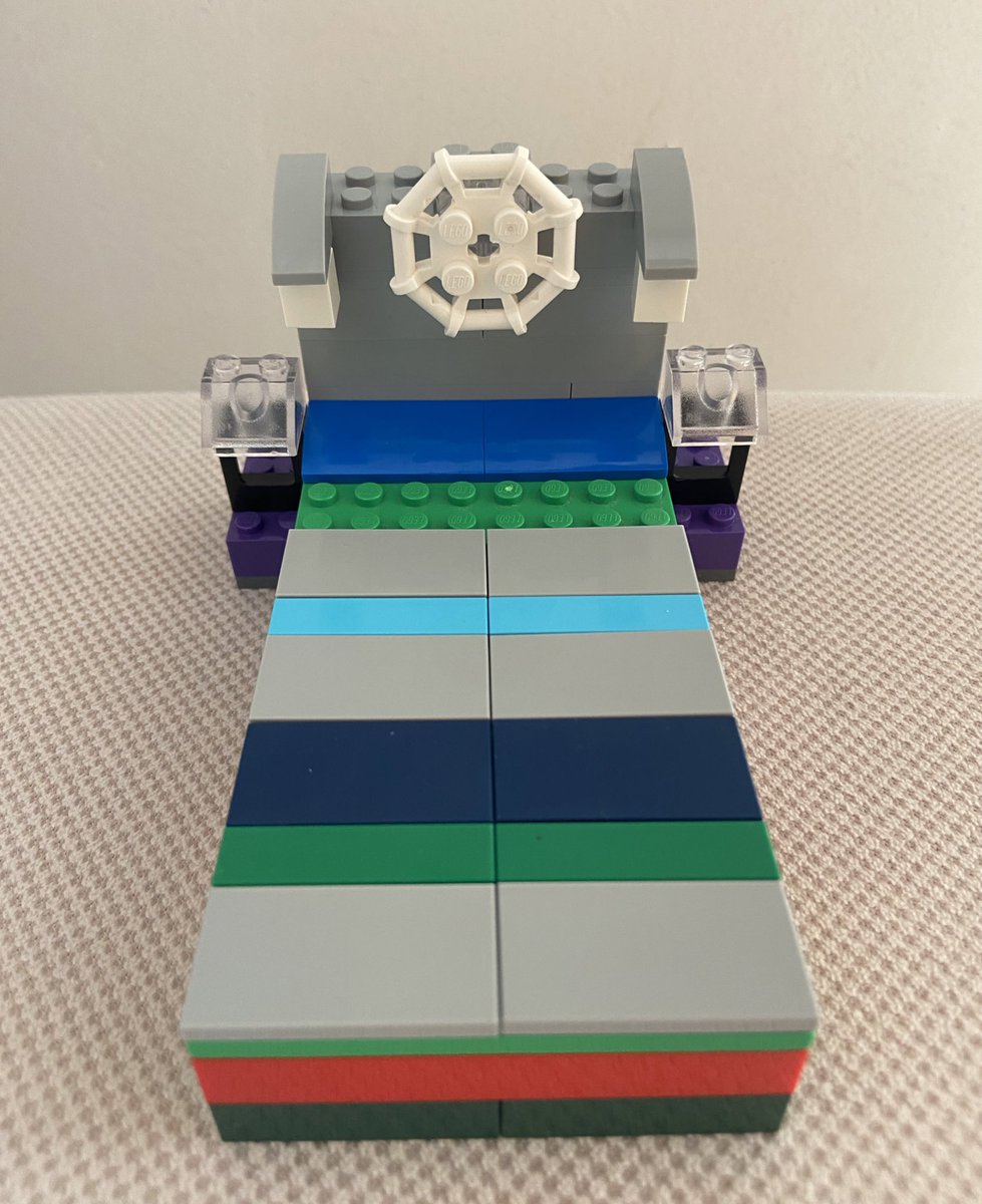 Selim beyin eşini fırtınada batan gemide kaybeden kadına, eşinin hatırası için yaptığı yatak odasından esinlenip legodan yaptığım tasarım✨