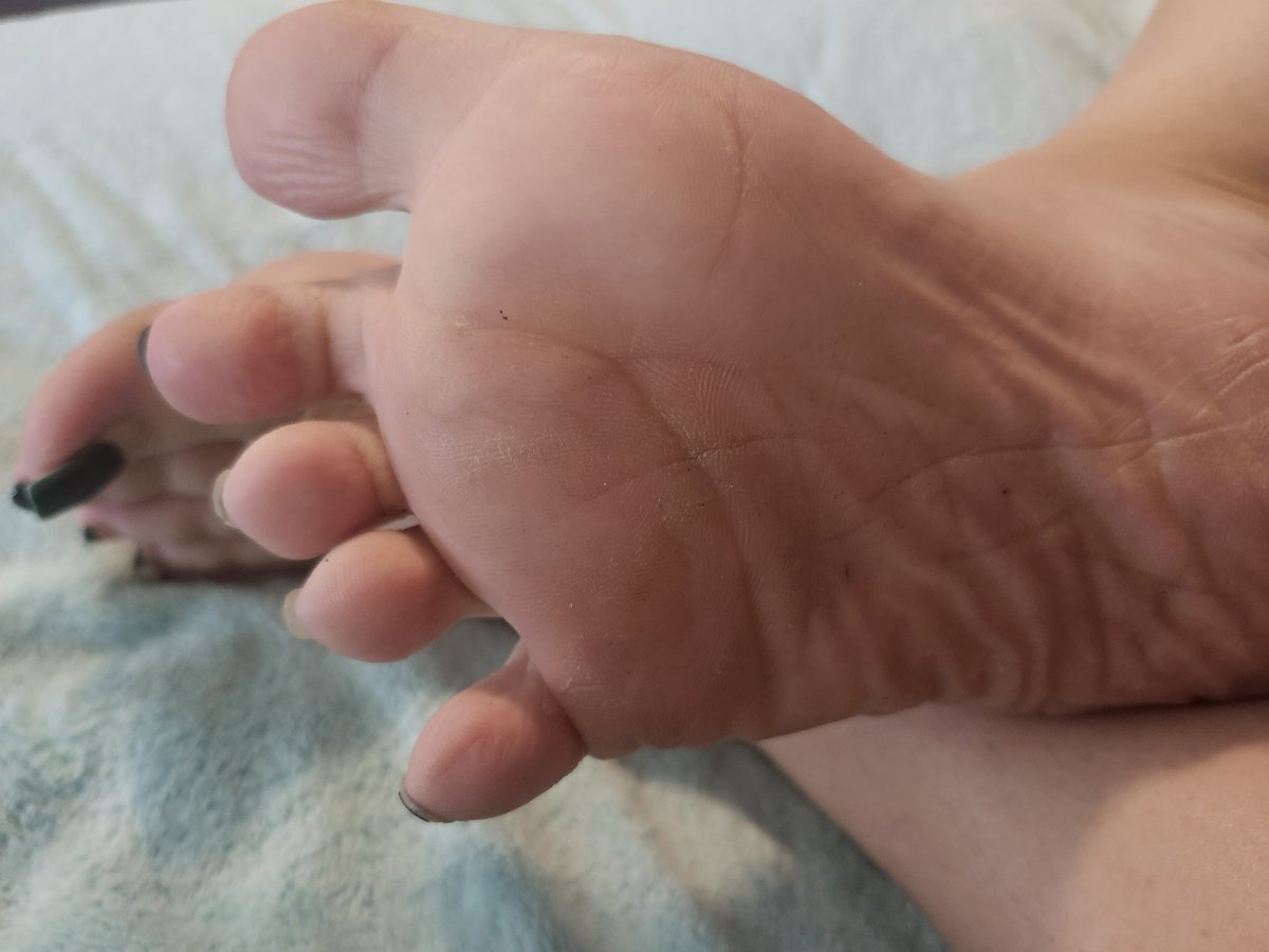 dirtybbw1987's tweet photo. @FeetFinder Who wants to pay for my pedi? https://t.co/iH0gzVDBjv
