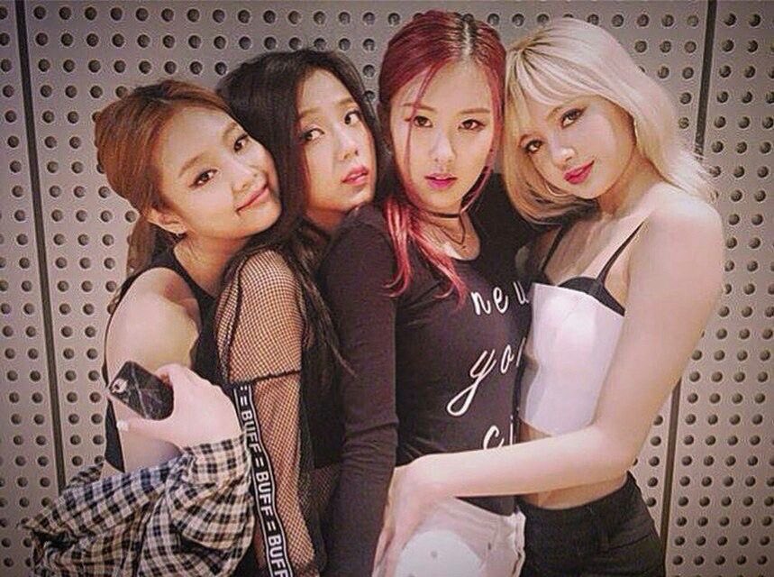 BPINKLATINO's tweet photo. Gracias a nuestros miembros que han trabajado duro durante más de 10 años y por hacernos parte de este hermoso viaje. El número 8 se vuelve aún más especial este día. 

ETERNITY WITH BLACKPINK
#8YearsWithBLACKPINK
#영원히_핑크빛일_블랙핑크_팔주년 https://t.co/mzyWZv8l2V
