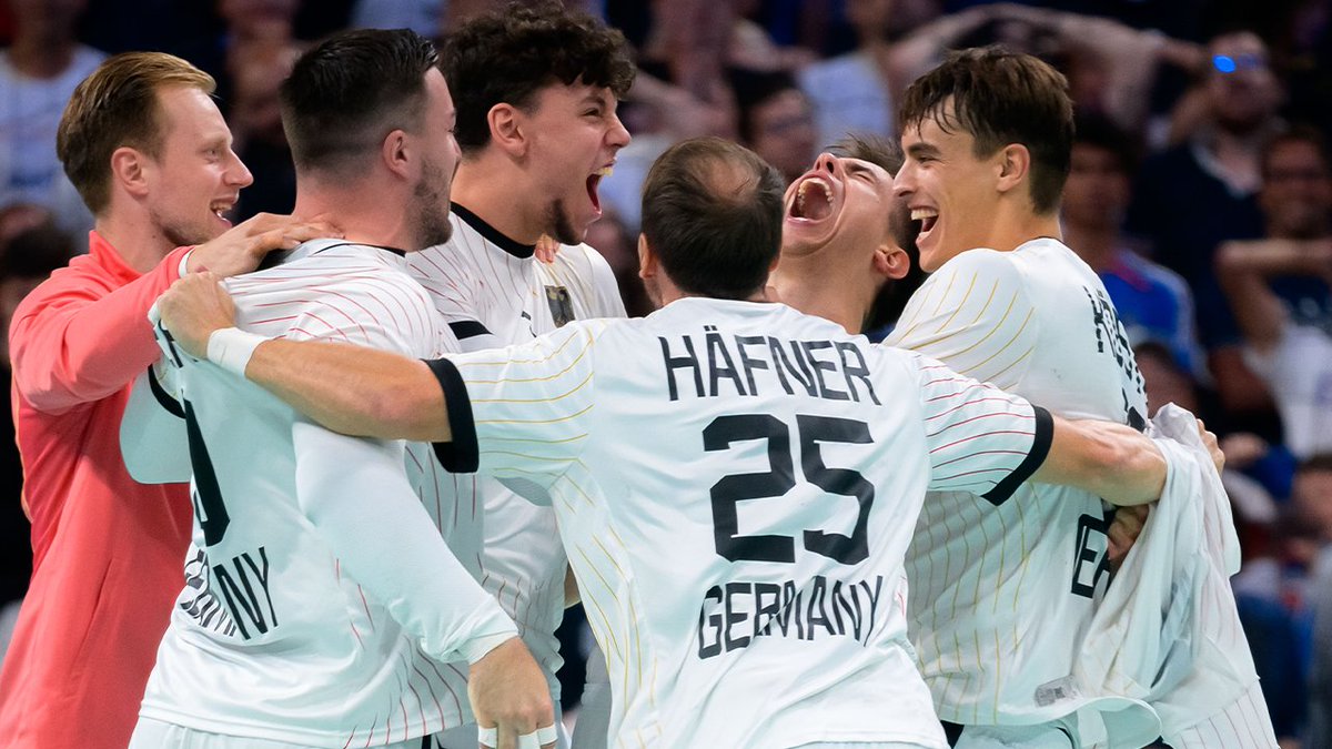 DHB_Teams's tweet photo. Wir sind immernoch sprachlos, aber diese Bilder sagen alles! 🥹

📷 IHF/kolektiff/Sasa Pahic Szabo &amp; Marco Wolf #GERFRA #WIRIHRALLE #aufgehtsDHB #Handball #TeamD #Olympics https://t.co/3TiCYwwWYA