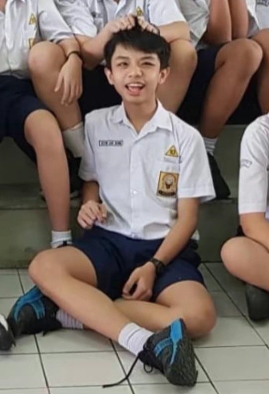 cakemoroll's tweet photo. emang bocahnya tengil, kita aja yg ketipu siaran coc itu 😭 https://t.co/4b9KpnGujt