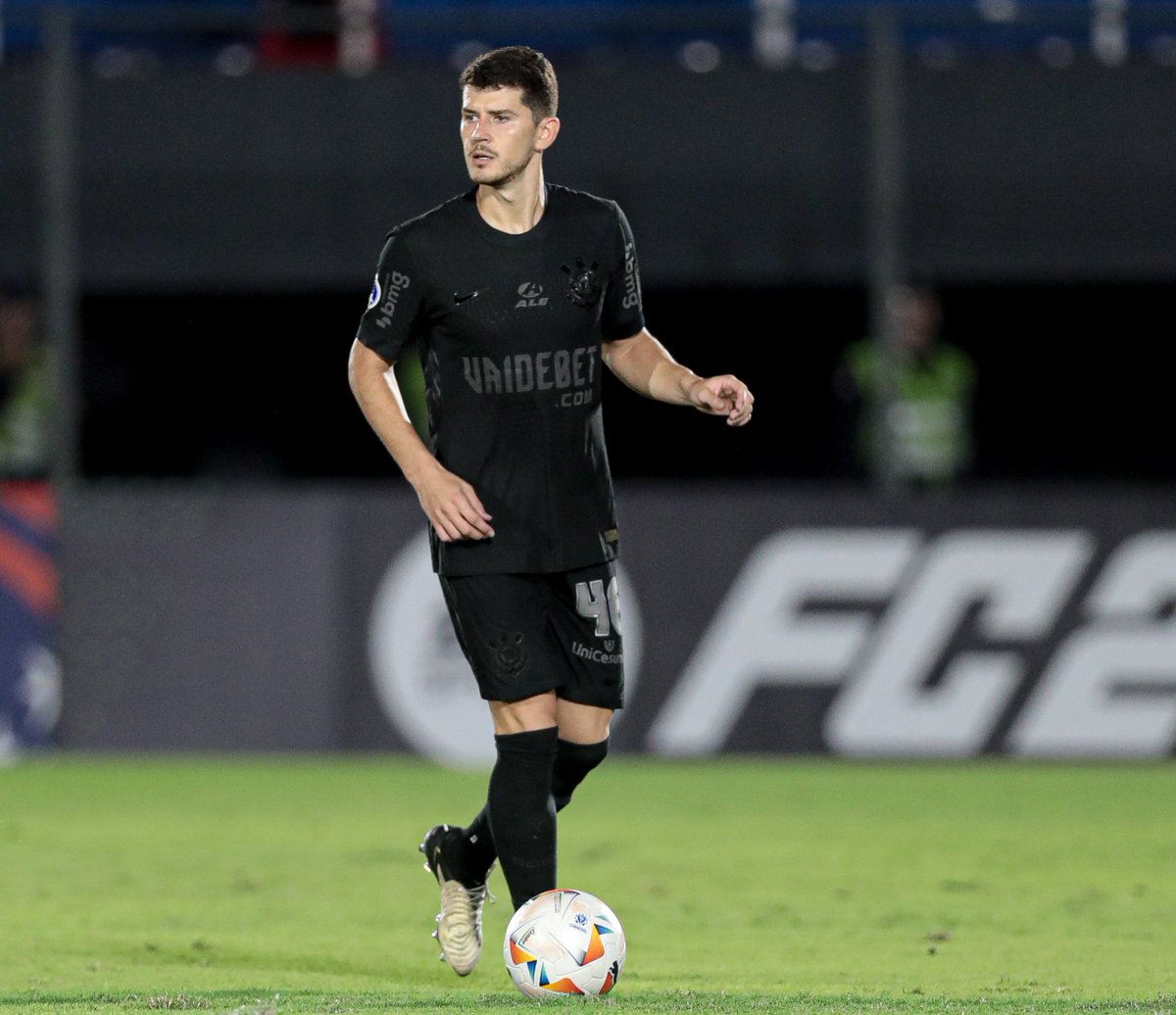 EliteScoutBR's tweet photo. Henrique (ex-Lyon) vs Hugo (Corinthians)

Em cada liga em 23/24:

Jogos: 11 - 20
Gols: 1- 0
Assistências: 0 - 3
Passes decisivos: 7 - 16
Grandes chances criadas: 0 - 2 
Bolas longas certas (%): 33 - 39
Desarmes: 10 - 44
Bolas recuperadas: 50 - 70

Melhor ficar com o Hugo mesmo. https://t.co/5I73scvgKe