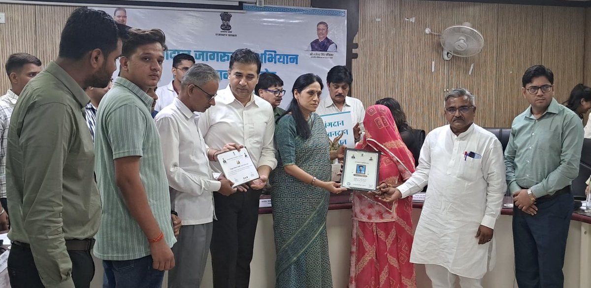 Dipakkumar77303's tweet photo. नारी शक्ति को प्रणाम।
माननीया अतिरिक्त मुख्य सचिव acs मैडम द्वारा 12 वर्ष से पीड़ित फार्मासिस्टों की आवाज सुनी गई।
आप फार्मासिस्ट कैडर के लिए देवी से कम नही हो आपके आशीर्वाद से जल्द फार्मासिस्ट भर्ती प्रक्रिया पूरी होगी।🙏🙏
@dr_vishwjeet
@DIPRRajasthan @pharma_bharti @RajCMO https://t.co/VAXGKHnbb5