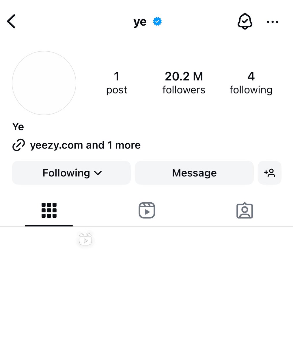 theyeezymafia's tweet photo. YE IS BACK ON IG https://t.co/qlBBeVc65a