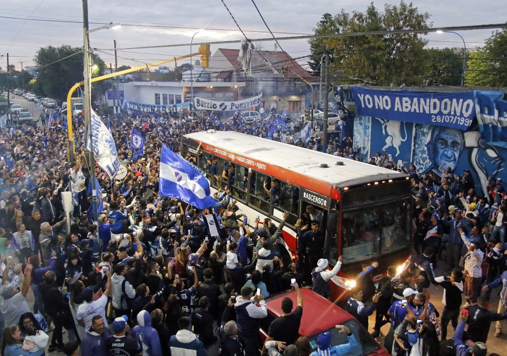 🏴󠁧󠁢󠁳󠁣󠁴󠁿 El BANDERAZO de la gente de Alvarado sera el SABADO 18HS en PRIMERA JUNTA Y AV. JARA.

➡️ No ocupar la calle Rodriguez Peña que tendrá actividad y venta de entradas.

TODOS UNIDOS 💙🤍