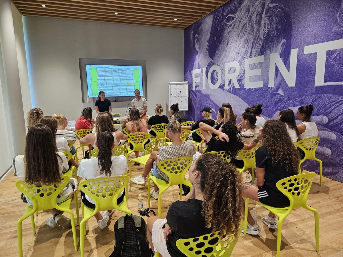 🔵 Visita ai calciatori e alle calciatrici della <a href="/acffiorentina/">ACF Fiorentina</a> e  della <a href="/ACF_Womens/">ACF Fiorentina Femminile</a> al Viola Park.