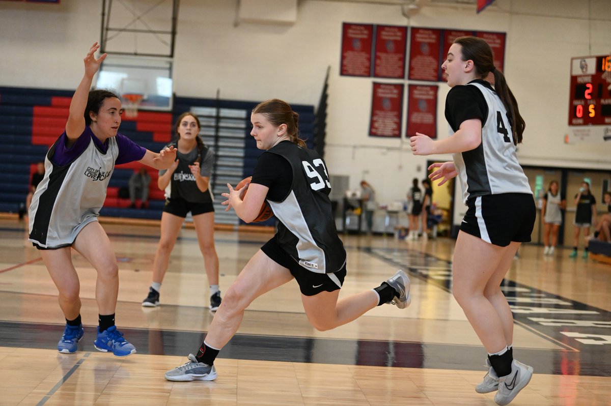 We've got an awesome Girls College Exposure Camp shaping up for this Sunday — there are still a few spots left!

Show off your skills &amp; learn from college coaches.

Classes of 2025, 2026, 2027, and 2028 are encouraged to attend — don't miss out! Sign up: cityofbasketballlove.sportngin.com/register/form/…