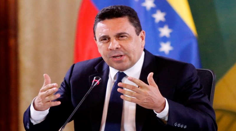 alucasa_CVG's tweet photo. #Entérate // Samuel Moncada denuncia que exvicepresidente de Colombia incita a la violencia en Venezuela 🇻🇪 Información completa aquí ➡️ https://t.co/tWCEDrtTWa https://t.co/uaAl1VTjYl