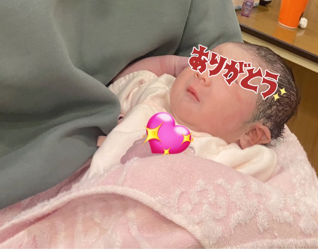 reopa29's tweet photo. 本日8月7日(水)16時28分

むちむちベイビー(3,400g)産まれました！！
今回は最初から最後まで旦那も立ち会いOKでめちゃくちゃ助かりました!!助産師さんもずっと背中さすってくれて本当に感謝感謝です😊
予定日通りだったら4,000オーバーだったので今日産まれてきてくれて本当に良かった!!

#37w5d https://t.co/zsYTOW5Acl