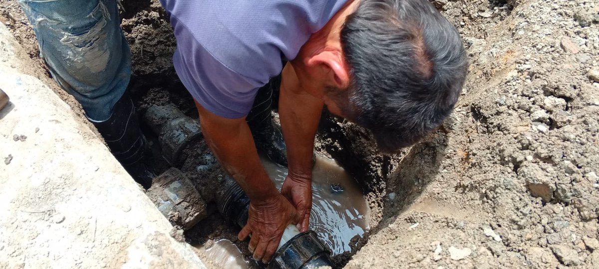 Aragua • #Hidrocentro corrigió avería en tubería matriz de diámetro 90 mm., ubicada en la Av. 2 del barrio La Magdalena, mcpio. Mariño, para beneficiar a 600 familias 
💦Cada Gota Cuenta
<a href="/NicolasMaduro/">Nicolás Maduro</a> <a href="/RMarcoTorres/">Rodolfo Marco Torres</a> <a href="/minaguasoficial/">MinAguas</a>