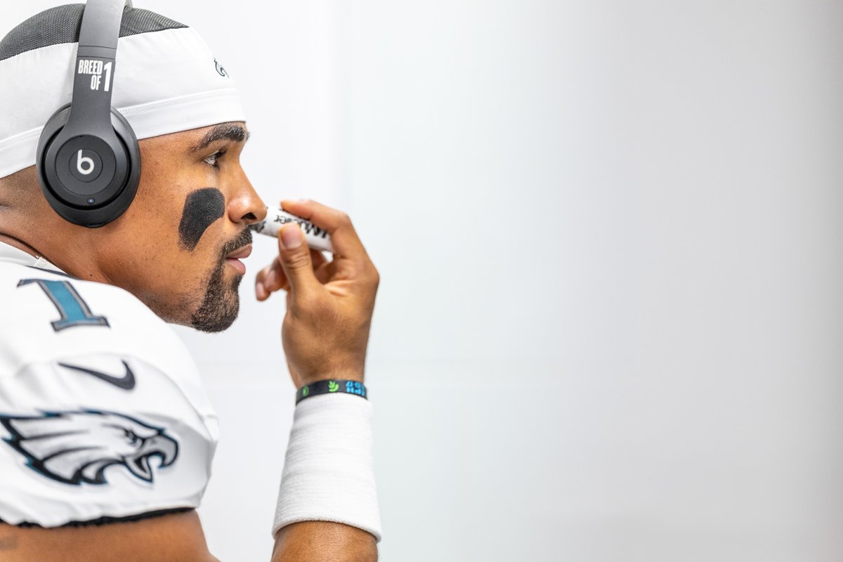 Eagles's tweet photo. Today is all about QB1!

Everyone say, "Happy Birthday @JalenHurts"🎉 https://t.co/tSM9xctKs9