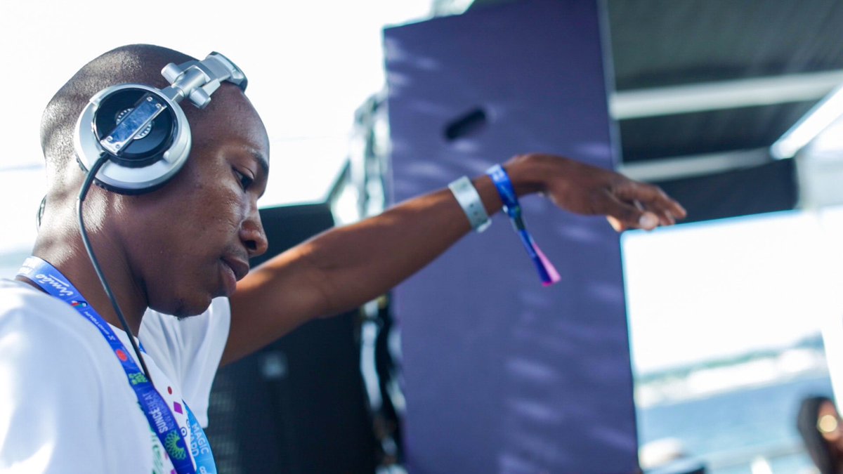 Single dropping tomorrow 🙏🏾💙🎶