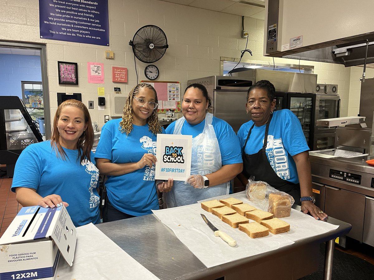 fssdcn's tweet photo. Sandwiches are offered every day at all our schools. MES and LES are excited to be welcoming back our students. #FSDFIRSTDAY @franklinspecial @fssdMES @fssdLES https://t.co/MGPa4driME