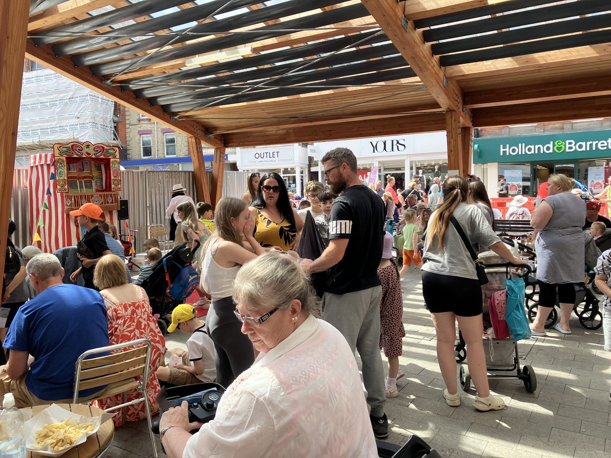 Thanks to everyone who made it down to the Market Place in Great Yarmouth today for the fantastic Punch and Judy shows. 🎭 It was great to see so many smiling faces and people enjoying the entertainment. And thanks to all involved in making the market trail such a success 🙏