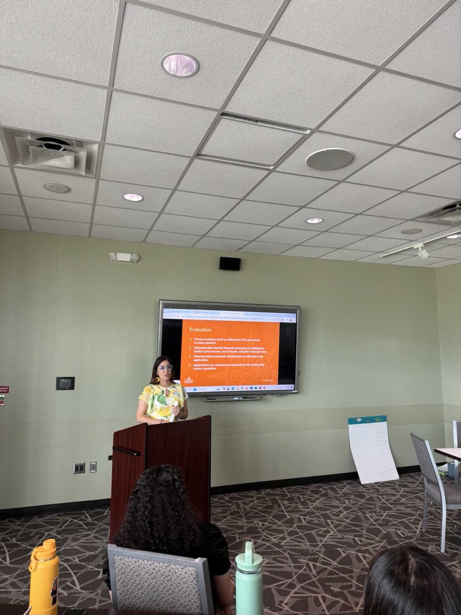 kcpublicschools's tweet image. As we continue guiding families through the FAFSA process, while helping set students up with life-changing scholarships &amp;amp; college opportunities, we love working alongside our partners as part of the KC College Advising Collaborative!

@KSAdvisingCorps
@KCScholars
Pics by @HDFKC!