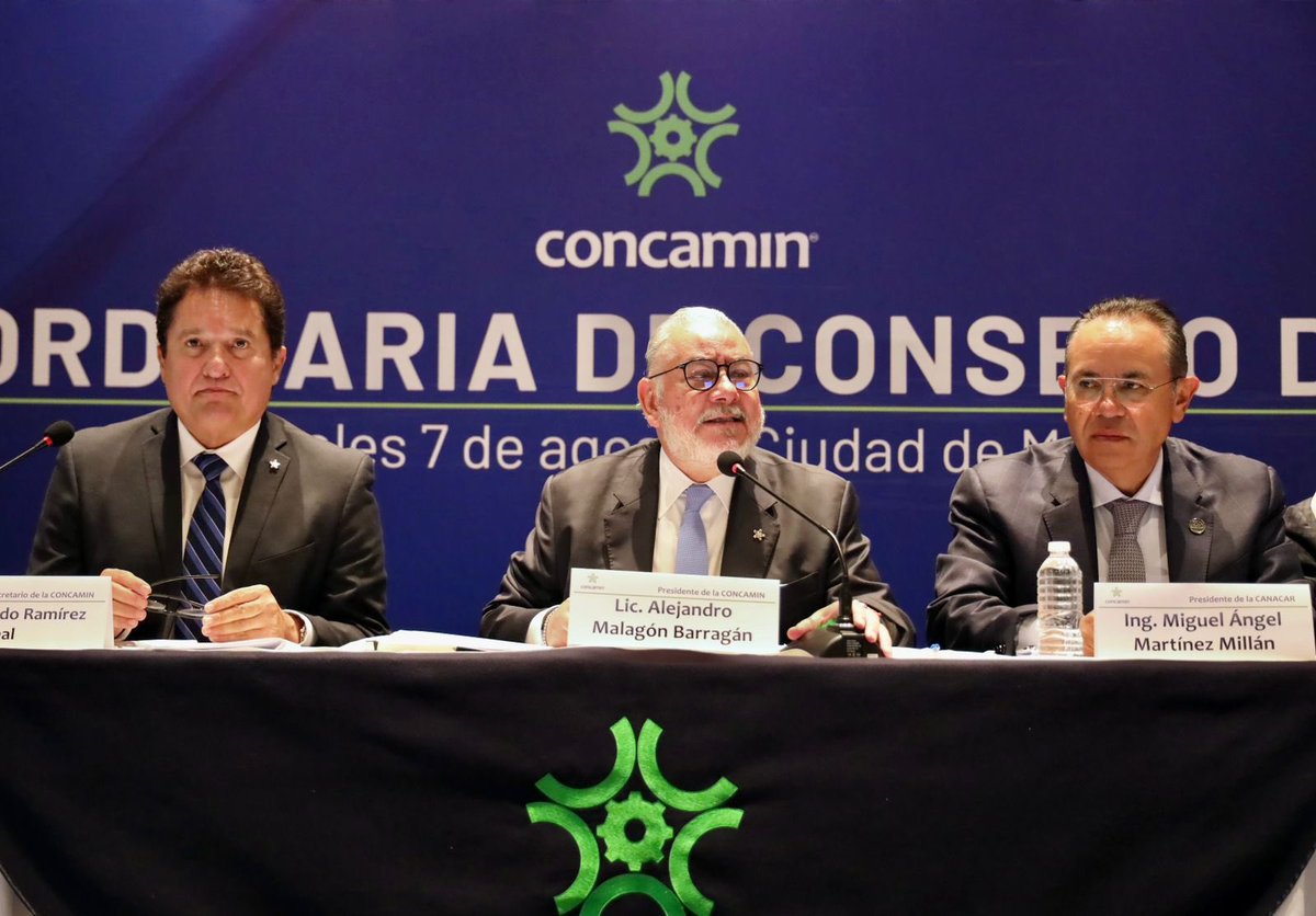 Miguel_AMtzM's tweet photo. Esta mañana, en la Sesión de Consejo Directivo de @CONCAMIN, encabezada por su presidente @AMalagonB, @canacarmexico, y en representación del gremio del #autotransporte de carga, reafirmamos nuestro compromiso de trabajar conjuntamente para generar oportunidades para las y los industriales de esta gran nación. Nos sumamos activamente a las iniciativas de las diversas comisiones, enfocadas en mejorar la competitividad, sostenibilidad y seguridad del sector. Estamos convencidos de que estos esfuerzos conjuntos fortalecerán el desarrollo económico y social de México.
#DeFrenteALosNuevosTiempos