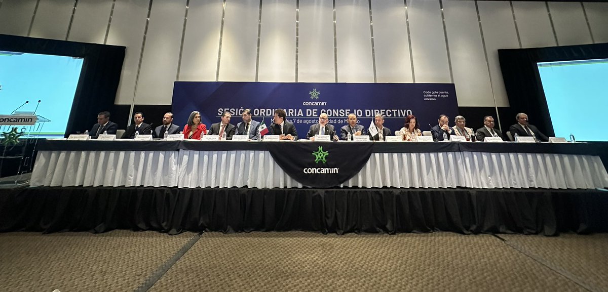Miguel_AMtzM's tweet photo. Esta mañana, en la Sesión de Consejo Directivo de @CONCAMIN, encabezada por su presidente @AMalagonB, @canacarmexico, y en representación del gremio del #autotransporte de carga, reafirmamos nuestro compromiso de trabajar conjuntamente para generar oportunidades para las y los industriales de esta gran nación. Nos sumamos activamente a las iniciativas de las diversas comisiones, enfocadas en mejorar la competitividad, sostenibilidad y seguridad del sector. Estamos convencidos de que estos esfuerzos conjuntos fortalecerán el desarrollo económico y social de México.
#DeFrenteALosNuevosTiempos