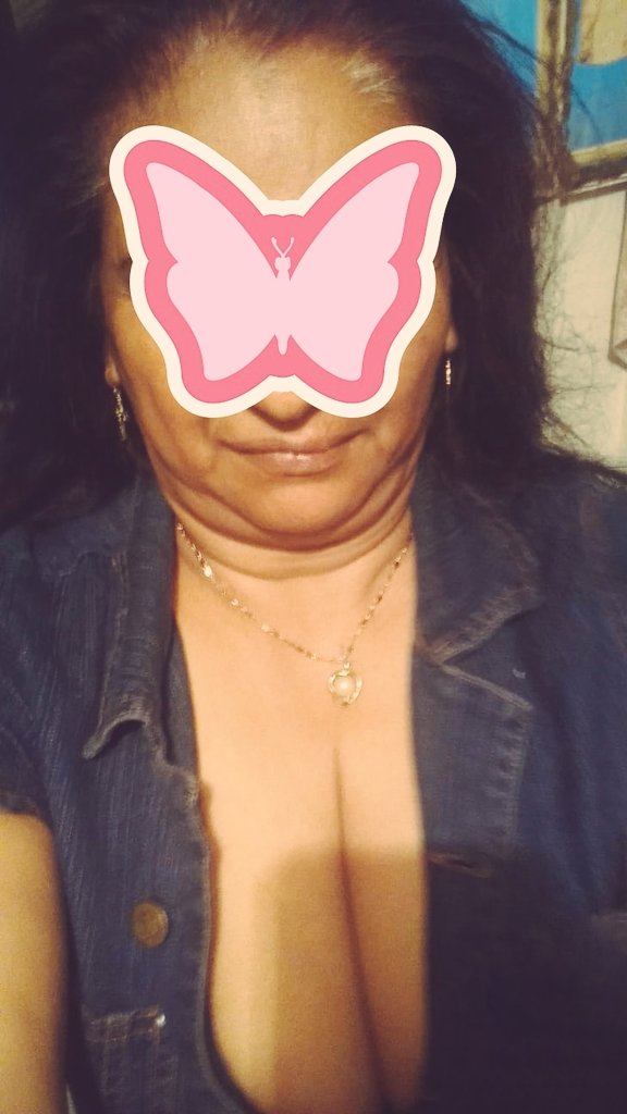 bbsilvanacdmx's tweet photo. Sobrinos, hoy esperaba algún recorrido interesante en el metrobus pero no tuve suerte, de plano la edad ya no me ayuda?

#cdmx #tetona #milf #chichotas #arrimon #madura #exhibicionismoméxico #tiaSilvanaMx https://t.co/3j7VfPjmwT