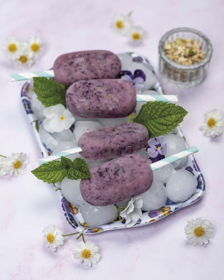 Cfulvio's tweet image. Cooling down with delicious frozen treats in this weeks @RTE_GUIDE   With raspberry and rosemary kulfi and frozen blueberry yoghurt pops 😋
Don’t forget to pick up your copy for all the recipes! 

Recipes from @BallyknockenHCS #cookeryschool