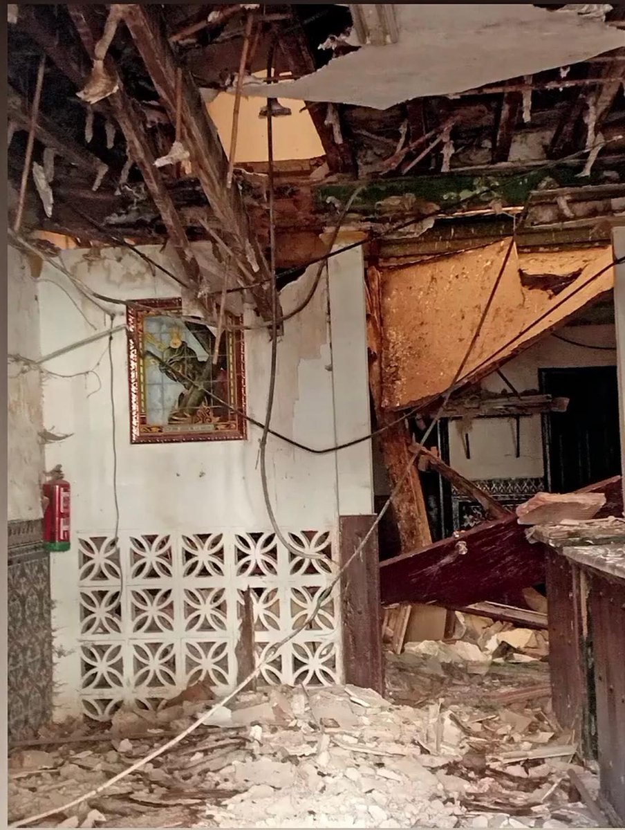 DiegoBorregoGom's tweet photo. Siempre queda el Señor...
Ahí hay parte de mi vida. Muchos momentos, muchos recuerdos y vivencias de mi familia, muchos cultos y muchos ensayos de costaleros. El cartel para descontar los días que faltaban...
Hoy al uno de San Román solo le queda el Señor...
..y el extintor https://t.co/jUoQycWWO8
