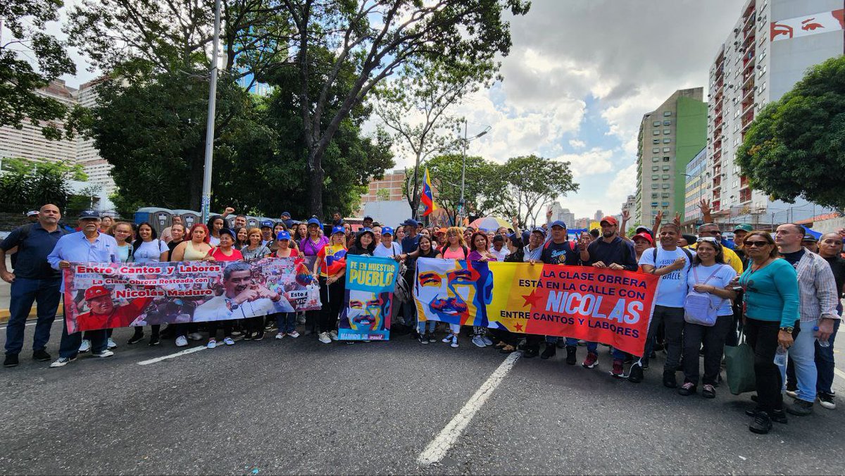 MinTrabajoVE's tweet photo. #07Ago || Desde la Sede del ministerio @MinagrourbanaV Campesinos, Productores, Agricultores Urbanos y Pescadores marchan a favor de la Paz y en respaldo del Presidente @NicolasMaduro 

#JusticiaSoberana 

@AlexisJCorredor https://t.co/RyCvuaf1ng