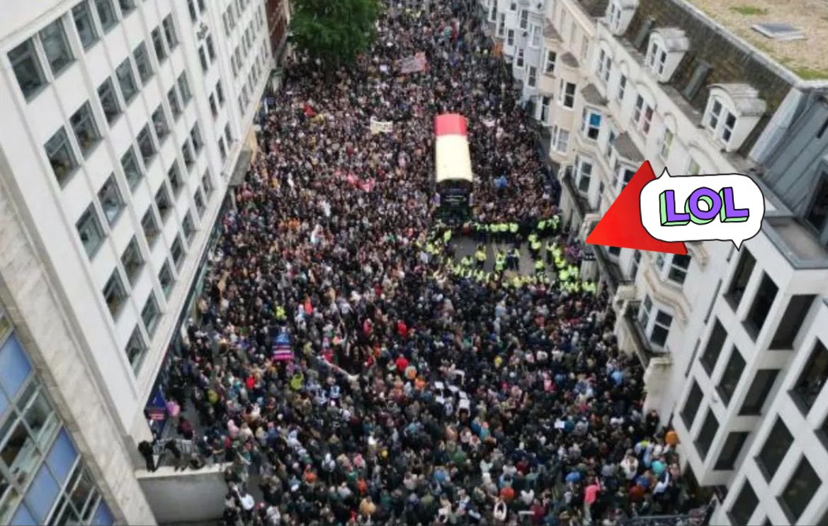 In case there’s any doubt about how badly outnumbered the 4 EDL scumbag wannabe rioters were in #Brighton tonight, here’s an aerial view…
