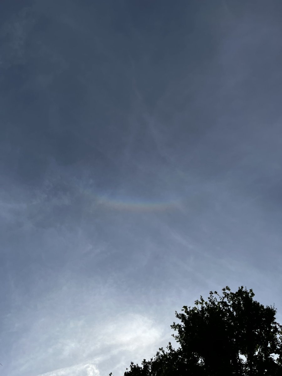 Arc-en-ciel qui sourit ce soir ( 19h30 ) à #surzur <a href="/morbihan_fr/">Département du Morbihan</a> 
<a href="/MeteoBretagne/">Météo Bretagne</a> <a href="/KeraunosObs/">Keraunos</a> 
#arcenciel #rainbow #smile #ciel #sky #Bretagne