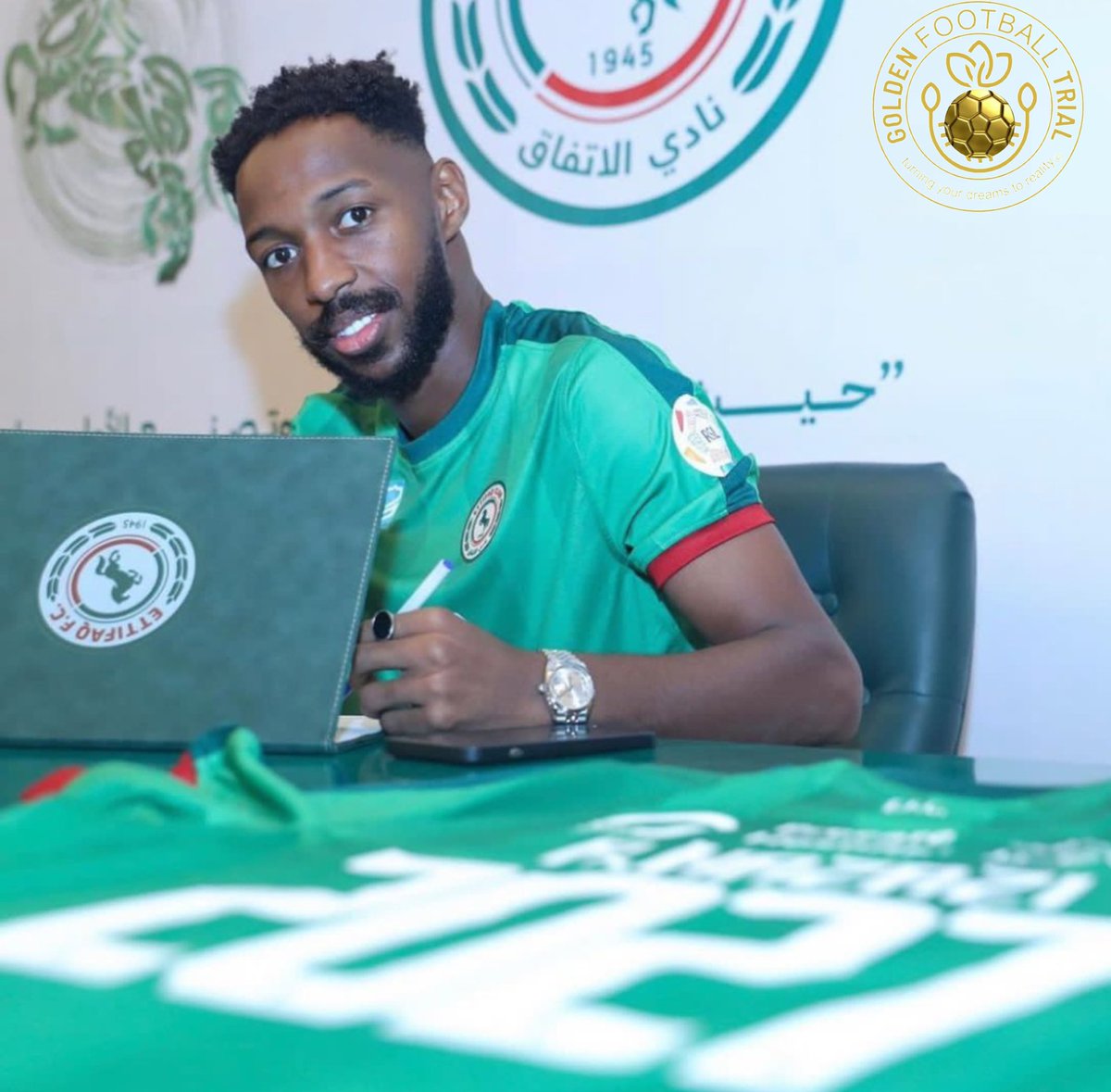 GoldenTrials's tweet photo. Ettifaq kulübüyle 4 yıllık sözleşme imzalayan oyuncumuz A.Hazazi, son derece iyi bir performans sergiliyor. Bizi gururlandırmaya devam et Hazazi 
#footballtrials #contract #summer #saudiarabia #goldenfootballagency #goldenfootball https://t.co/8UMYrun2ne
