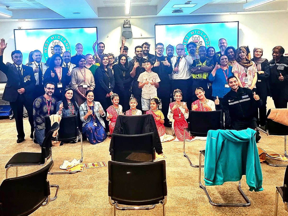 Inspector Hanif Ullah (@inspectorullah) on Twitter photo Great to be a part of South Asian Heritage celebrations at our headquarters today. Thank you to BAPA for the invite. Learned so much about South Asian culture and met some lovely people. <a href="/ChrisLGrandison/">Chris Grandison</a> Great to be a part of South Asian Heritage celebrations at our headquarters today. Thank you to BAPA for the invite. Learned so much about South Asian culture and met some lovely people. <a href="/ChrisLGrandison/">Chris Grandison</a>