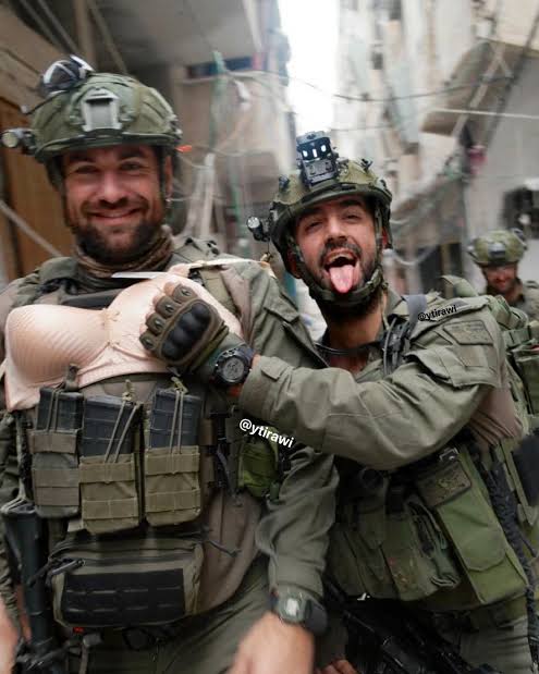 Ghungrooseth01's tweet photo. When we all are talking about a Bangladeshi man with #Bra don't forget about the Psycho Israeli soldiers👇

#Bangladesh #GazaGenocide https://t.co/fSM4ZssVXL