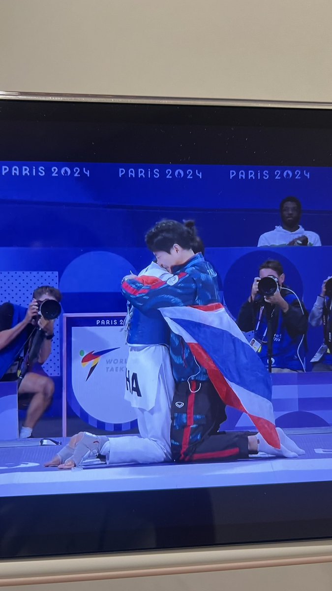 namtarnpich's tweet photo. เก่งที่สุดเลยยยย 🇹🇭🏅🥰🎂 สุขสันต์วันเกิดน้องเทนนิสด้วยน้า~  #เทควันโด https://t.co/LpWOwD07vf