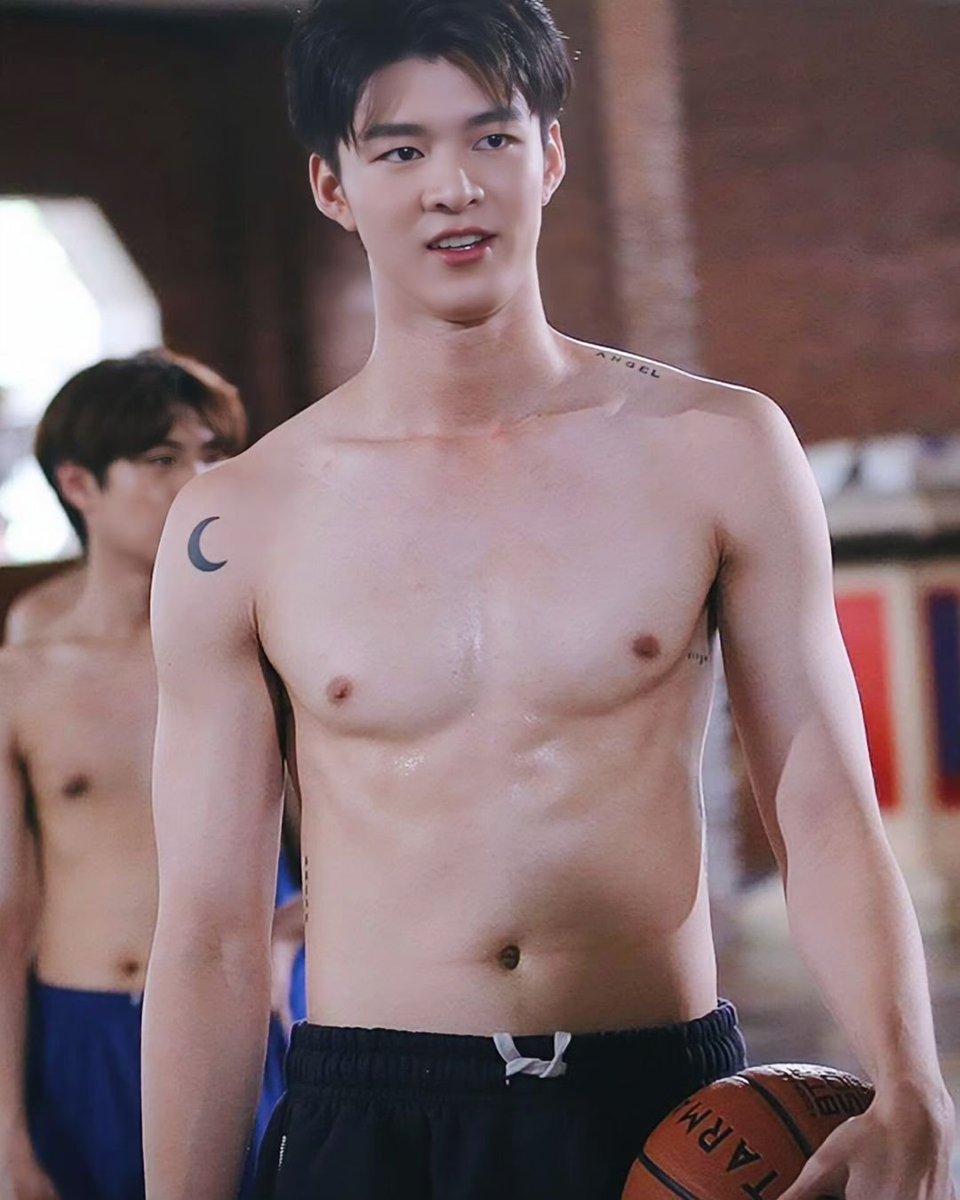 TheSensualHyung's tweet photo. Exceptional. #MEENNICHAKOON #ACTOR https://t.co/GeYOQFd6gD