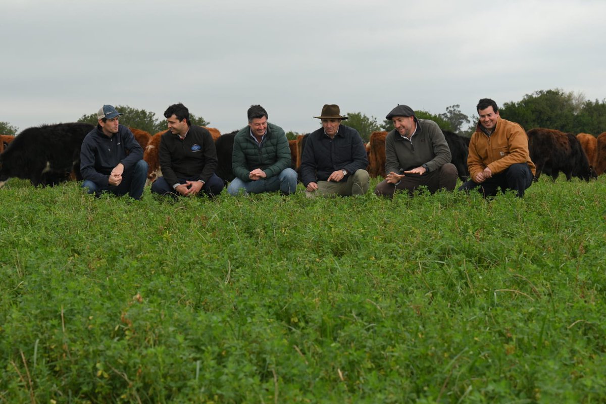 ¡Espectacular y disfrutable jornada de grabación en preparación de Pasturas 2024 junto a Britos Hermanos!
Mañana mostramos resumen más completo, por ahora solo dejamos algunas fotos de este equipazo que se sigue armando de cara el 25 de setiembre💪😉