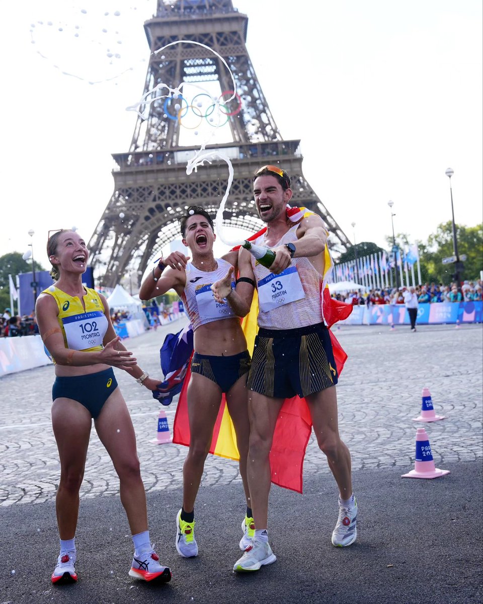 garciaperezmari's tweet photo. QUE SOMOS CAMPEONES OLÍMPICOS! 🥇🥇 @Alvaroatletismo Conseguir esta medalla sólo podía mejorarse si se compartía con un amigo... Y qué felicidad! Esto es de mucha gente, no sólo de los que estuvimos en el asfalto 🙌 

Cumplimos nuestra promesa: descorchamos el champán en París 🍾 https://t.co/xi7VVTgPdR
