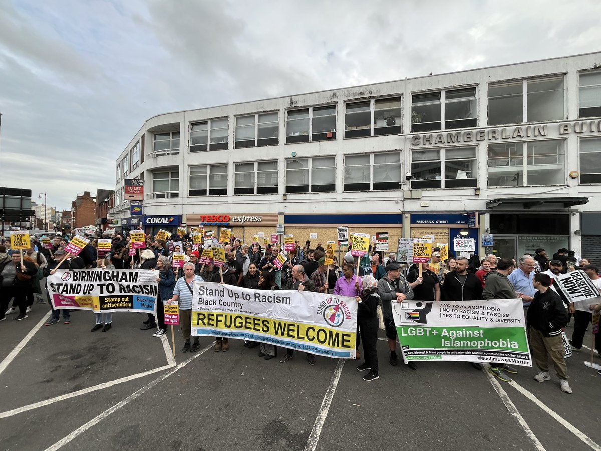 Tonight we've reclaimed our streets!
Across the UK, anti fascists have bounced back from the horror of Southport &amp; Rotherham &amp; served notice on 'Tommy Robinson'!
#NoPasaran 
<a href="/AntiRacismDay/">Stand Up To Racism</a> <a href="/LouiseRawAuthor/">Dr Louise Raw</a> <a href="/SUTRScotland/">Stand Up to Racism - Scotland</a> <a href="/PeterHain/">Peter Hain</a>