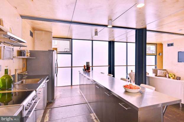 farajidotAI's tweet image. #containerhouse fans: the Brookland container building next to CAU is up for grabs at 4mil. 24 beds/24 baths. Are you a buyer at that price? Why or why not?