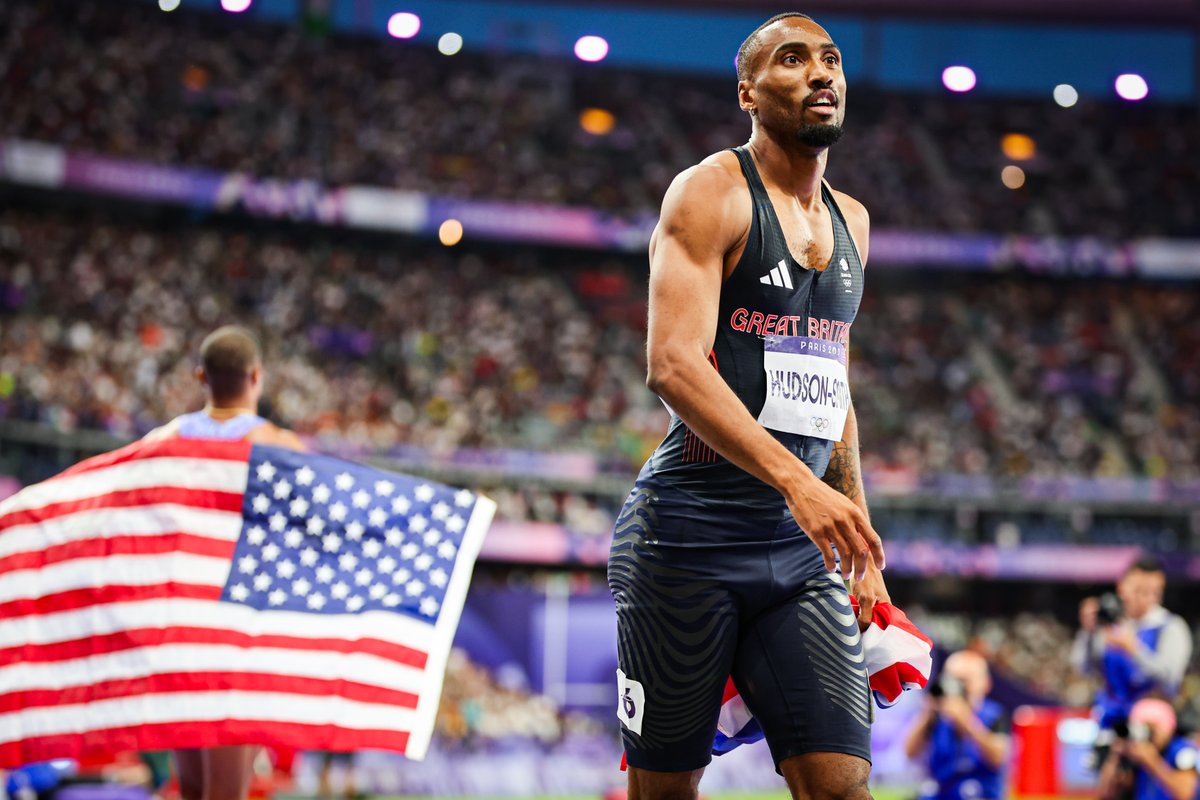 Men's 400m podium 🤯

🥇 43.40 <a href="/QuincyHall400/">Quincy Hall</a> 🇺🇸 
🥈 43.44 <a href="/mattonthefloor/">Matt hudson-smith</a> 🇬🇧 
🥉 43.74 <a href="/MuzalaSamukonga/">Muzala Samukonga</a> 🇿🇲 

#Paris2024 #OlympicGames