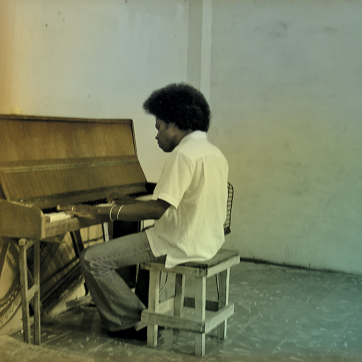 sing_market's tweet image. “My music is the fusion between a mango seed and an apple seed, so it makes a tree that grows in Cuba and grows in Canada.” - Alex Cuba

#sing #singrecords #ownthesound #alexcuba #singdeluxecollectoreditions #latingrammywinner